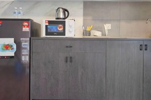 Room - Near Airport K Avenue Family Room (Donggongon)