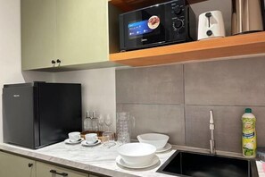 Room - Near Airport K Avenue Family Room (Donggongon)