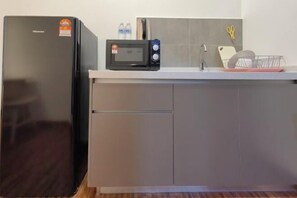 Room - Near Airport K Avenue Family Room (Donggongon)