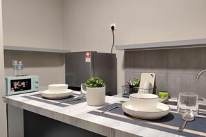 Room - Near Airport K Avenue Family Room (Donggongon)