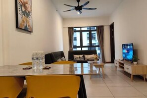 Room - Near Airport K Avenue Family Room (Donggongon)