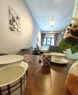 Room - Near Airport K Avenue Family Room (Donggongon)