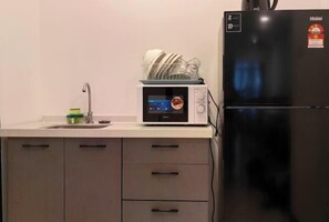 Room - Near Airport K Avenue Family Room (Donggongon)