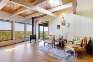 Interior - Loft View 53 :: Central Style (Redding)