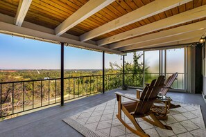 Terrace/patio - Loft View 53 :: Central Style (Redding)