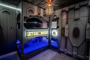 15 bedrooms, iron/ironing board, internet, bed sheets