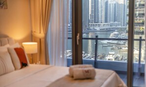 2 bedrooms - Stylish Marina-front 2BR Near Top Attractions (Dubai)