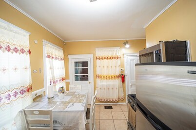 Charming 1-bedroom house in lovely East Orange with WiFi, AC
