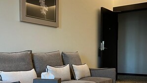 Executive Suite, 1 King Bed - SBY Artama (Unaizah)