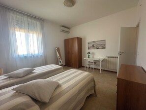 2 bedrooms, desk, iron/ironing board, free WiFi