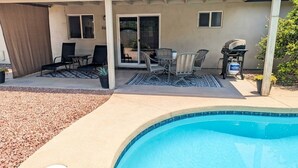 A covered patio area with a pool, outdoor furniture, and a grill. - Ahwatukee Home-Mountain Views, Large Pool, Hiking, Peaceful, Clean & Comfortable (Phoenix)