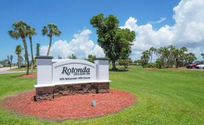 Property grounds - Stunning Newer Waterfront 3bd/2ba Home, Heated Pool, Gulf Beaches, Pet Friendly! (Rotonda West)