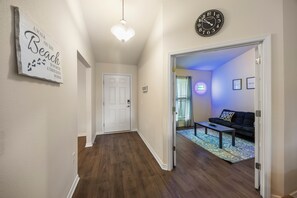 Interior - New Short Distance to Navarre Beach/ Spacious Home (Navarre)