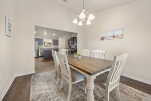 Dining - New Short Distance to Navarre Beach/ Spacious Home (Navarre)