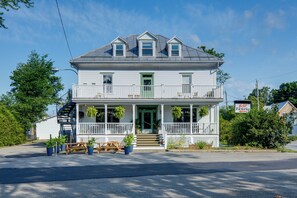 Fachada de la propiedad