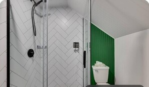 Törölközők és toalettpapír