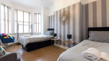 House | 4 bedrooms, iron/ironing board, free WiFi, bed sheets