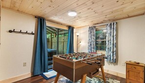 2 bedrooms - King Bed Fireplace Hot Tub Foos Ball (Sevierville)