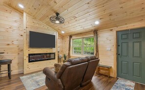 Apartment | 2 bedrooms - King Bed Fireplace Hot Tub Foos Ball (Sevierville)