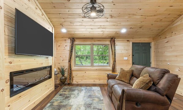 2 bedrooms - King Bed Fireplace Hot Tub Foos Ball (Sevierville)