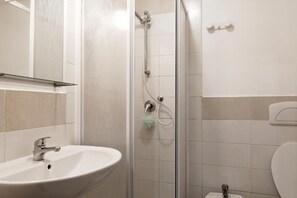 Hårføner, bidé, håndklær og såpe