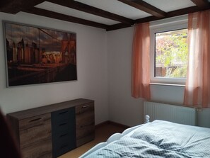 1 bedroom, WiFi, bed sheets