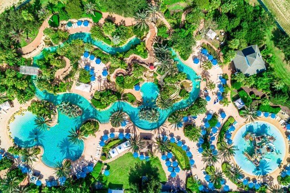 Piscina a l'aire lliure i piscina climatitzada