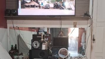 1 chambre, fer et planche à repasser, Wi-Fi, literie fournie