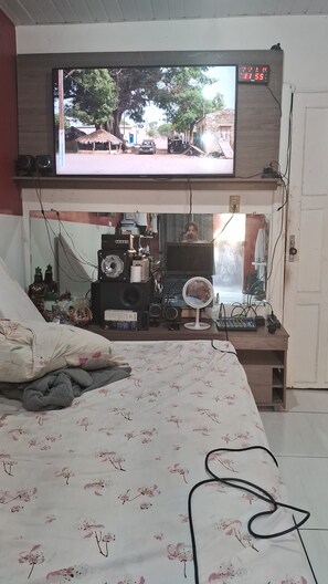 1 slaapkamer, een strijkplank/strijkijzer, wifi, beddengoed