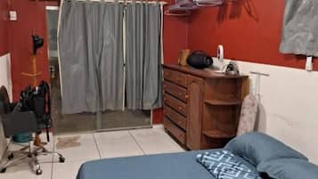 1 habitación, tabla de planchar con plancha, wifi y ropa de cama