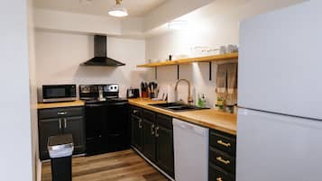 Microwave, oven, stovetop, dishwasher