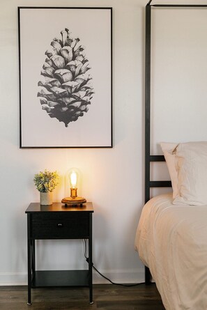 2 bedrooms, WiFi, bed sheets - "Morning View 2" Cozy Modern Stay - College/Hiking (Berea)