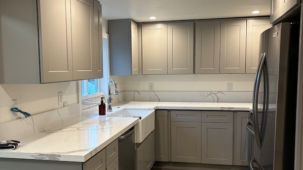 Coffee/tea maker, fridge, microwave, oven - Charming 3-bedroom house with WiFi, AC , TESLA Charger in tranquil Lincoln City (Lincoln City)