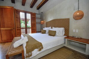 4 habitaciones, tabla de planchar con plancha, wifi y ropa de cama