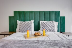 2 bedrooms, iron/ironing board, internet, bed sheets - TBS 300 - Superb apartment in Paris (Paris 10 Entrepôt)