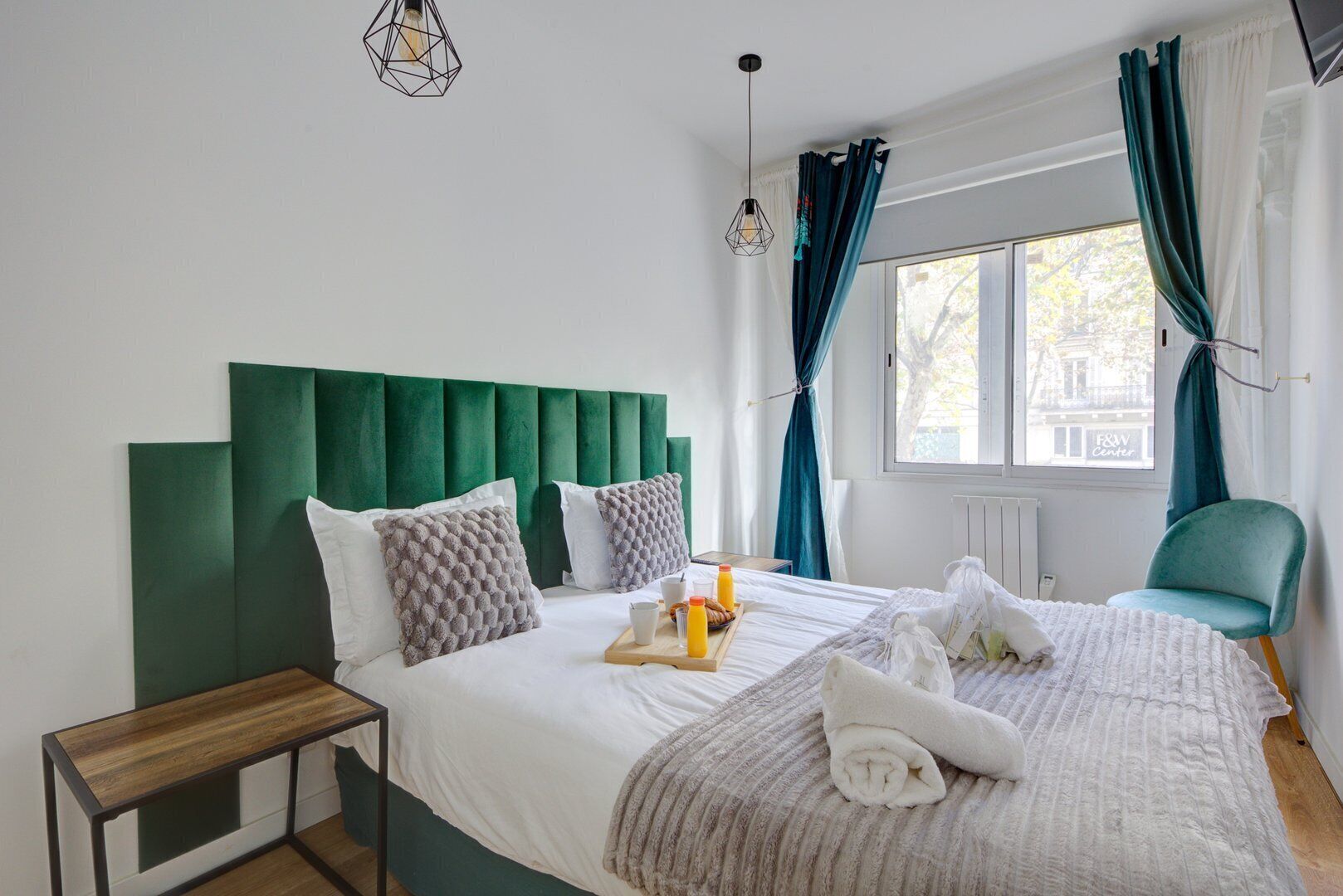 2 bedrooms, iron/ironing board, internet, bed sheets