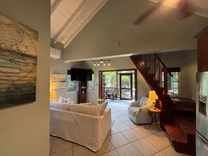 Smart TV, books - Sol Cottage Villa 2 BR, 1 BA, pool, lush landscaping, AC in fabulous Fish Bay (Cruz Bay)