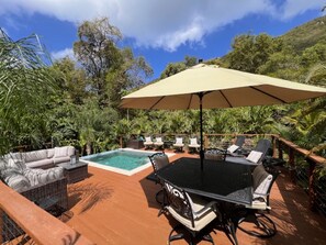 Outdoor dining - Sol Cottage Villa 2 BR 1 BA private pool lush landscaping ACs & new generator (Cruz Bay)