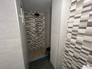 Towels, soap, toilet paper - Loft Whole Center Alicante (Alicante (Alacant))