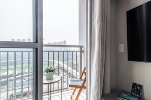 City Apartment, 1 Bedroom, Balcony, River View | Balcony view - Laguna 1903 - Seu espaço em SP (São Paulo)