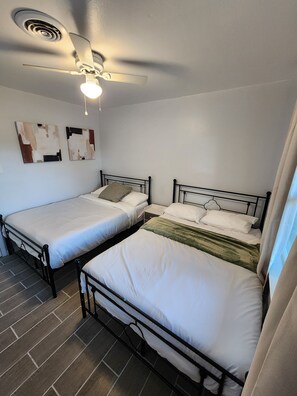 3 quartos, ferros/tábuas de passar roupa, Wi-Fi, roupa de cama