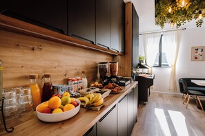 Frokostbuffé hver dag (RON 30 per person)