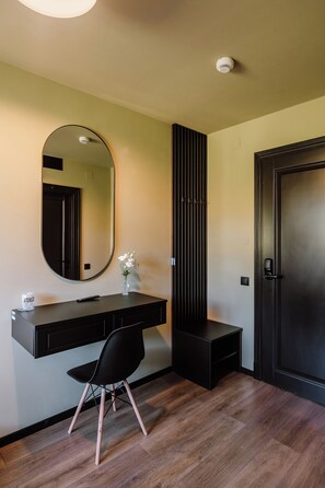 Habitación individual básica | Escritorio, espacio para trabajar con un portátil, wifi gratis