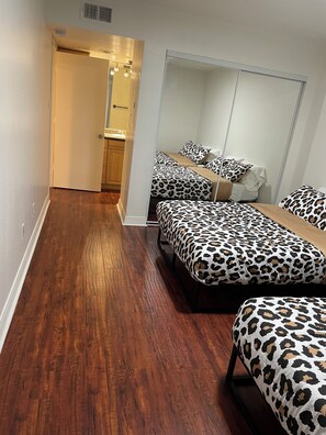 2 bedrooms, iron/ironing board, free WiFi, bed sheets