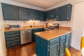 Fridge, microwave, oven, stovetop - AK`s STL Pearl Grey House - Game Room (Maryland Heights)