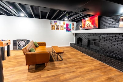 3BR Family+Game Retreat 8 min STL Airport/Westport