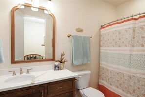 Serviettes fournies, savon, papier toilette