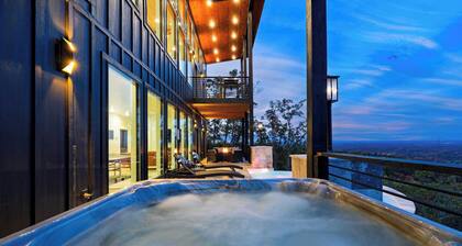 Infinity Pool, Hot Tub, Game Room, Panoramic Views Whiskey Ridge by Avantstay