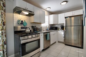 Micro-ondes, four, plaque de cuisson, lave-vaisselle