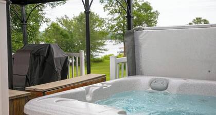 Magnificient cottage with SPA, kayaks and pedal boat for rent right on the water